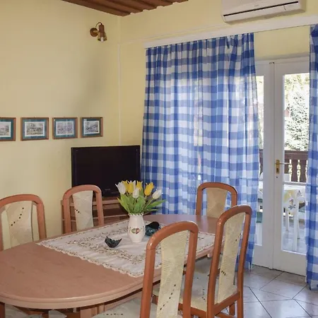 Three-bedroom In Apartamento *